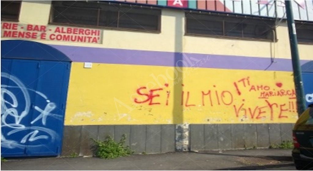 Locale commerciale su due livelli in Napoli