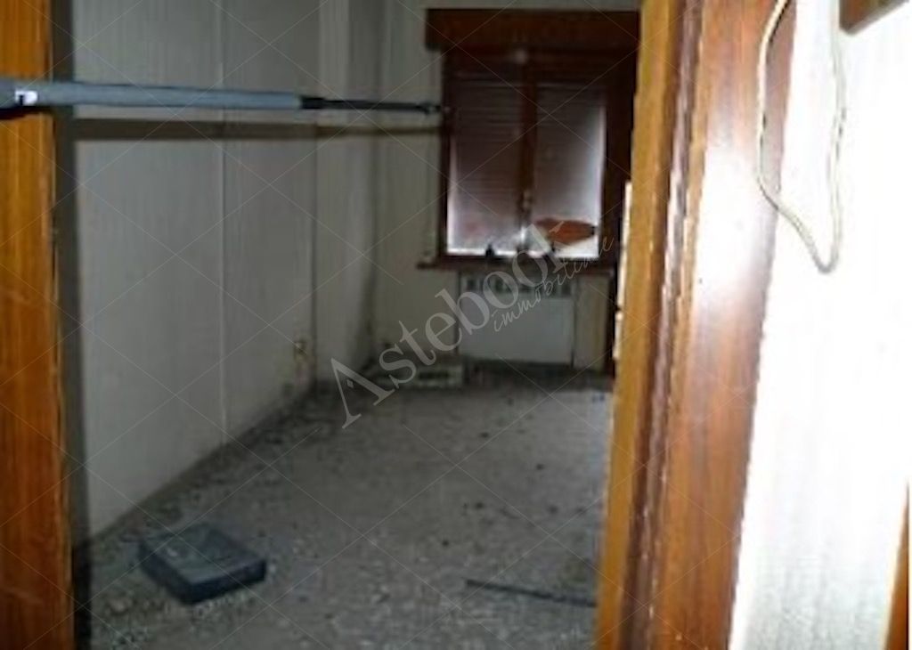 Complesso direzionale composto da sei unit� immobiliari ad uso ufficio in Ancona