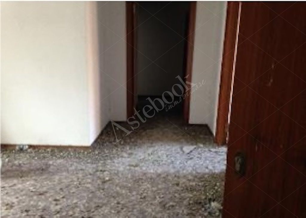 Complesso direzionale composto da sei unit� immobiliari ad uso ufficio in Ancona