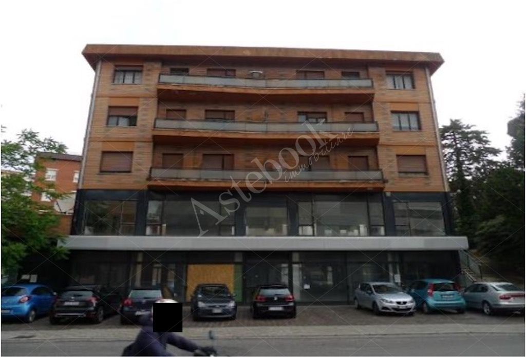 Complesso direzionale composto da sei unit� immobiliari ad uso ufficio in Ancona
