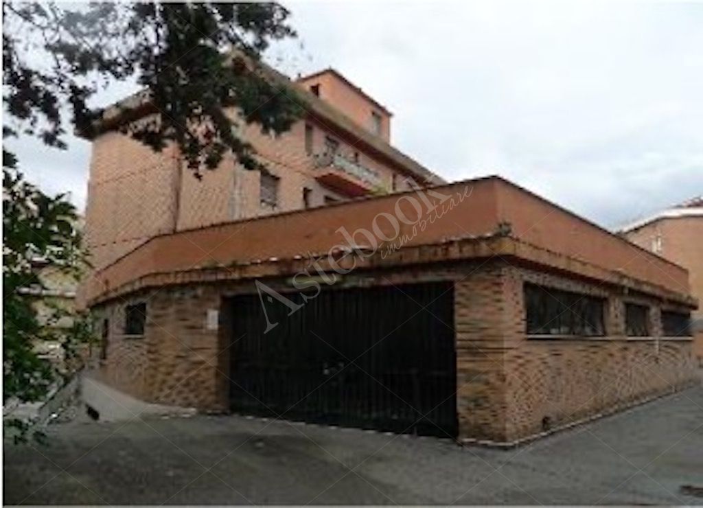 Complesso direzionale composto da sei unit� immobiliari ad uso ufficio in Ancona