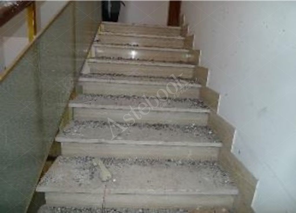 Complesso direzionale composto da sei unit� immobiliari ad uso ufficio in Ancona