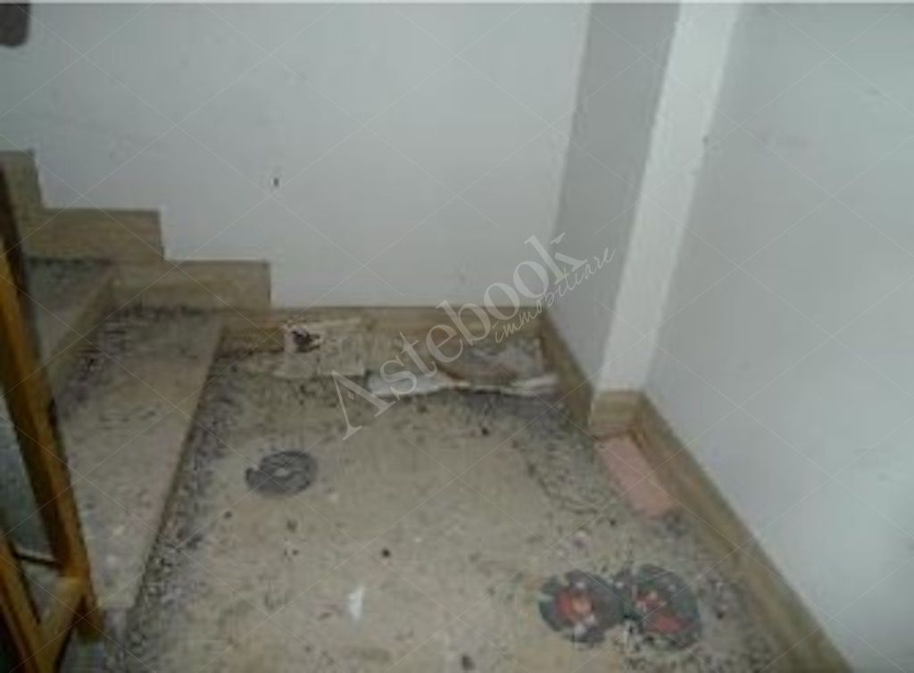 Complesso direzionale composto da sei unit� immobiliari ad uso ufficio in Ancona