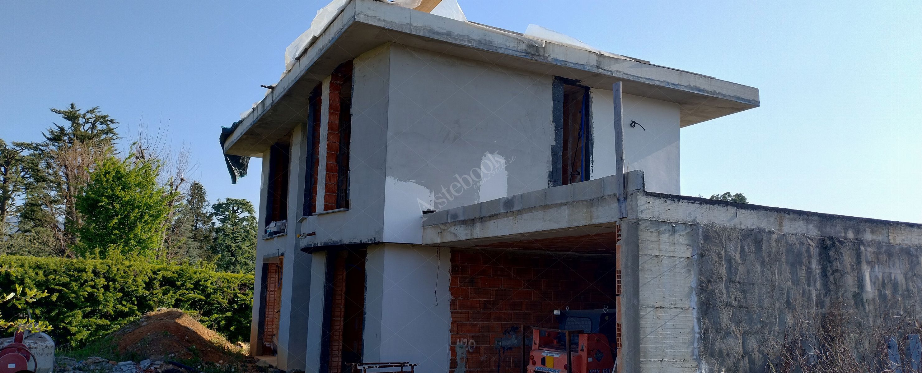 Terreni edificabili di 1.093 mq con fabbricato al rustico in Missaglia