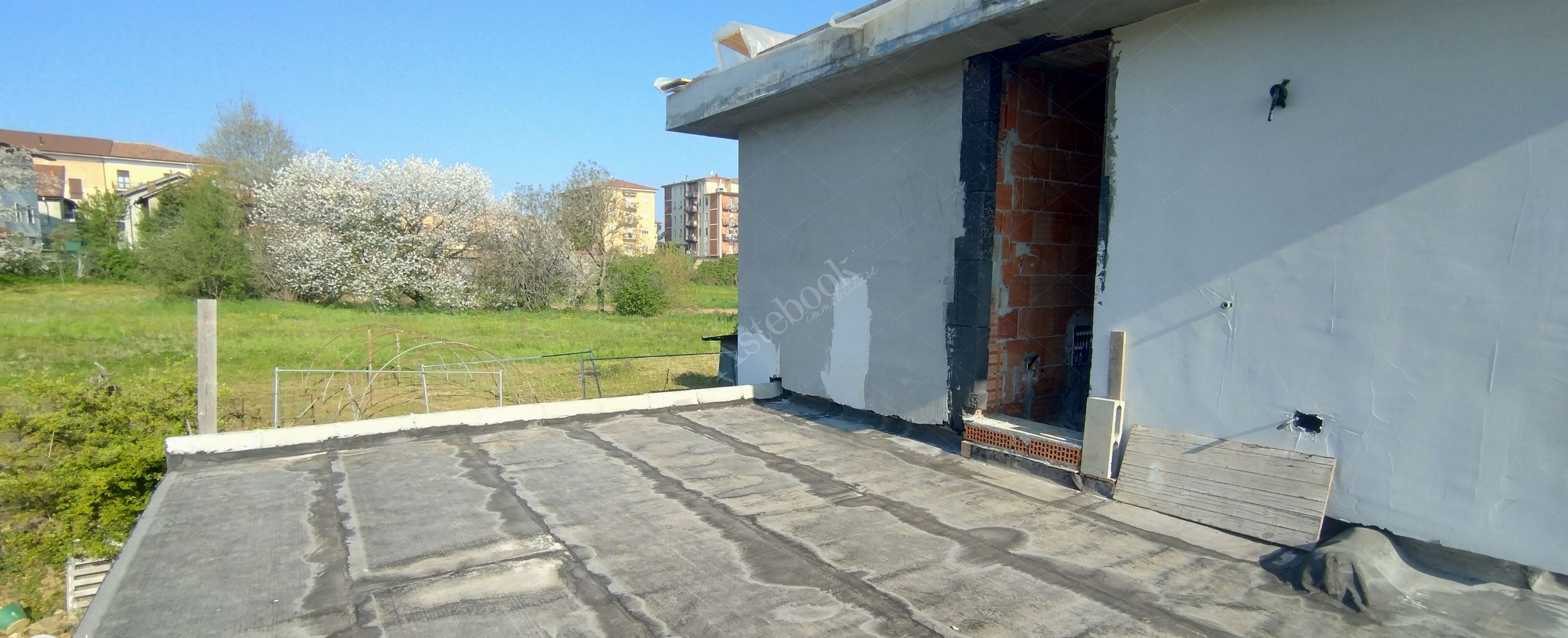 Terreni edificabili di 1.093 mq con fabbricato al rustico in Missaglia